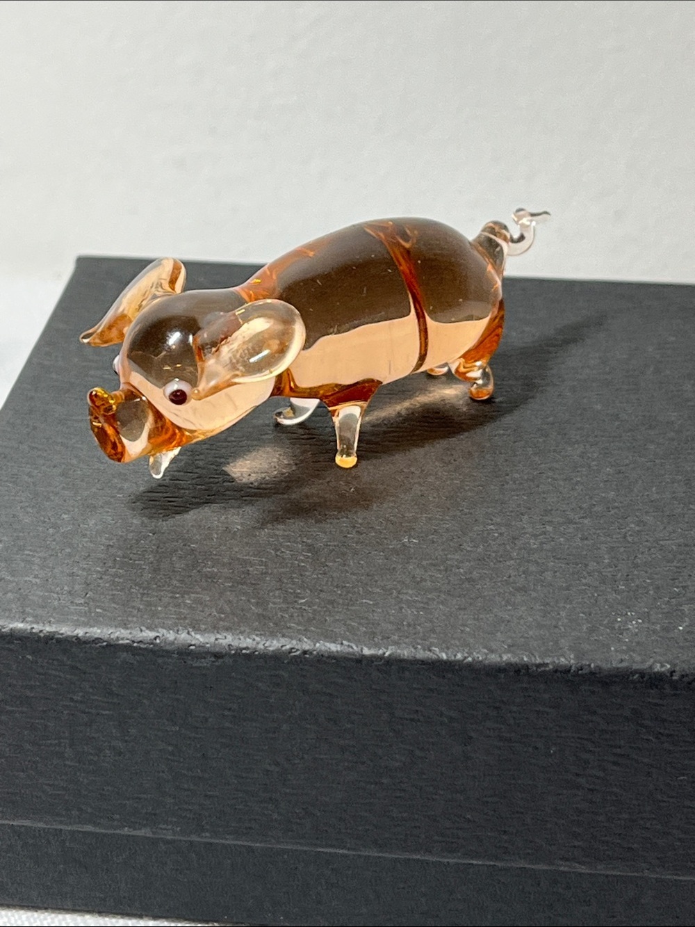 Hand Blown pink Glass Pig Figurine
Vintage 
Collectible